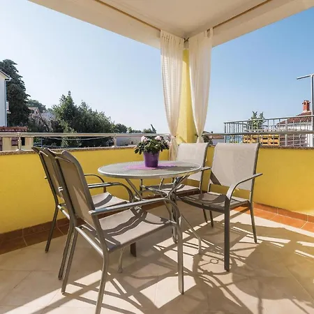 Two-bedroom In Rogoznica *