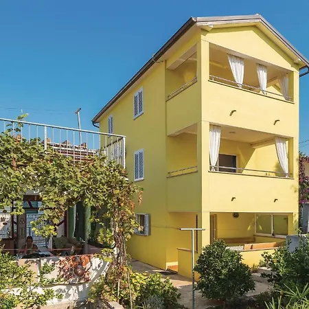Two-bedroom In Rogoznica