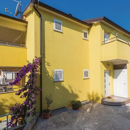 Two-bedroom In Rogoznica Apartment *