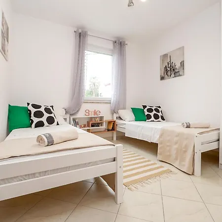 דירה Two-bedroom In