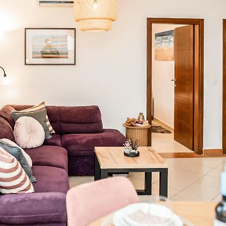 דירה Two-bedroom In