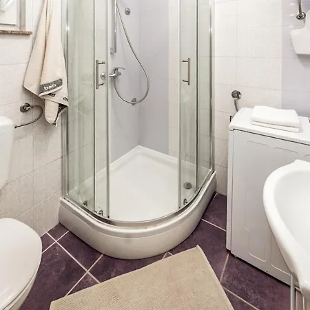 Two-bedroom In דירה *