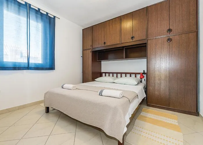 Apartment Two-bedroom In Rogoznica (Sibenik-Knin)